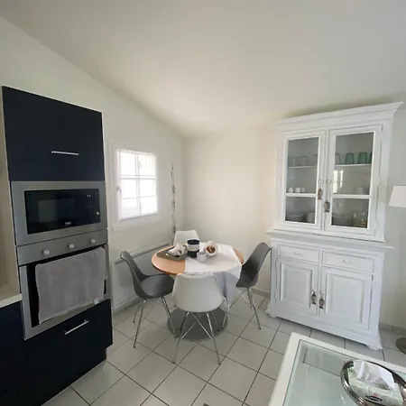 Charming House With Garden In The Heart Of Martin 別荘