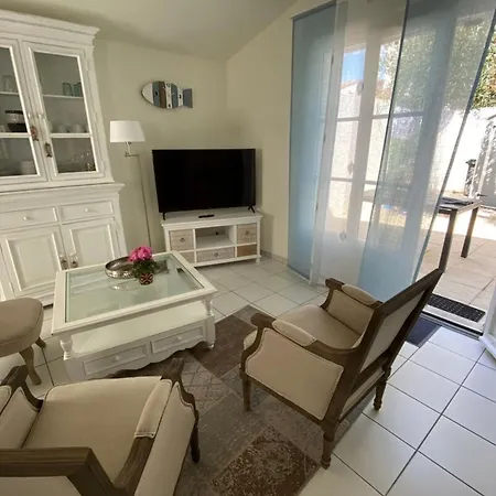 Charming House With Garden In The Heart Of Martin 別荘