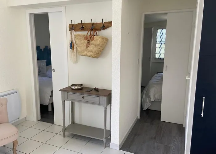 Charming House With Garden In The Heart Of Martin