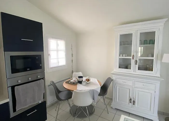 Charming House With Garden In The Heart Of Martin Vakantiehuis