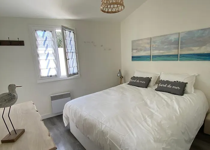 Charming House With Garden In The Heart Of Martin *