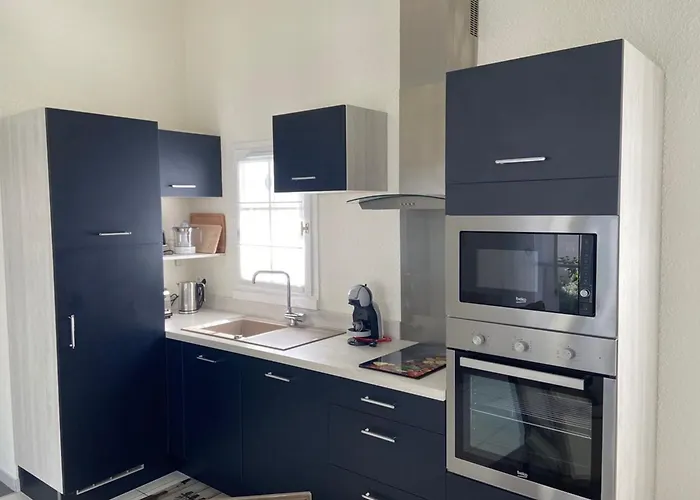 Charming House With Garden In The Heart Of Martin